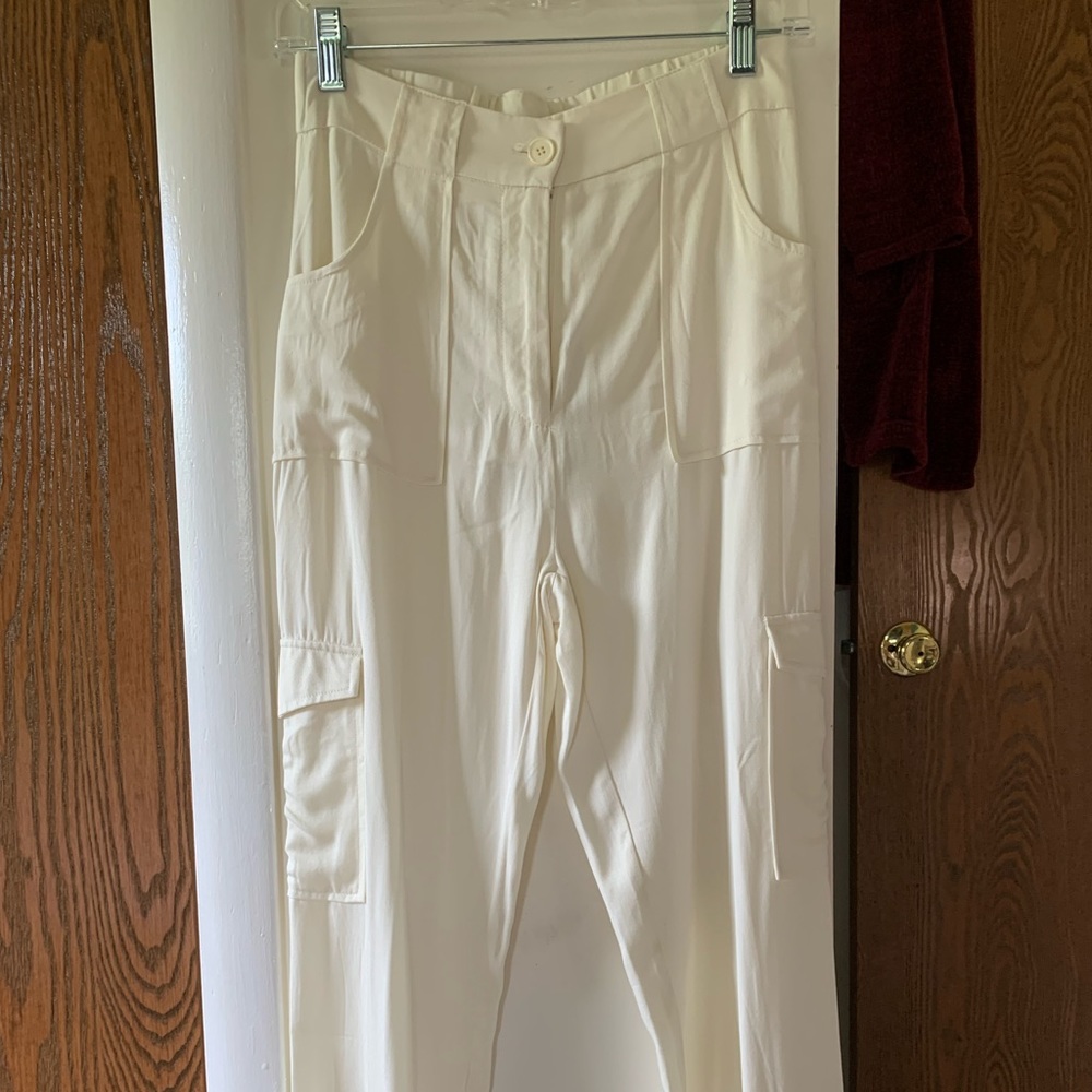 Cream pant with cinched pant hem